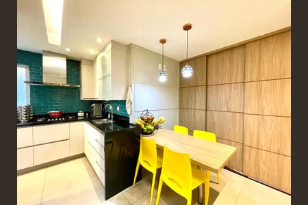 Apartamento à venda com 124m², 3 quartos e 2 vagasCozinha