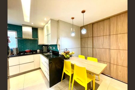 Apartamento à venda com 124m², 3 quartos e 2 vagasCozinha