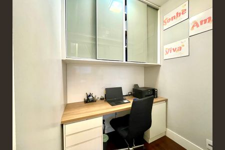 Apartamento à venda com 124m², 3 quartos e 2 vagasEscritório