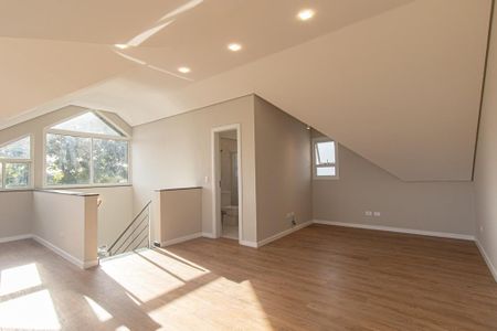 Casa para alugar com 230m², 3 quartos e 5 vagas Casa para alugar com 230m², 3 quartos e 5 vagasÁtico