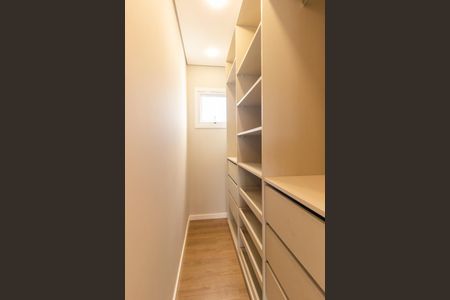 Casa para alugar com 230m², 3 quartos e 5 vagas Casa para alugar com 230m², 3 quartos e 5 vagasCloset da suíte