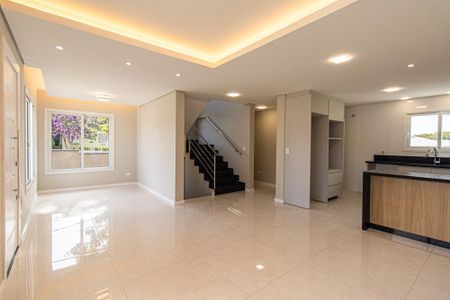 Casa para alugar com 230m², 3 quartos e 5 vagas Casa para alugar com 230m², 3 quartos e 5 vagasSala
