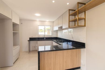 Casa para alugar com 230m², 3 quartos e 5 vagas Casa para alugar com 230m², 3 quartos e 5 vagasCozinha