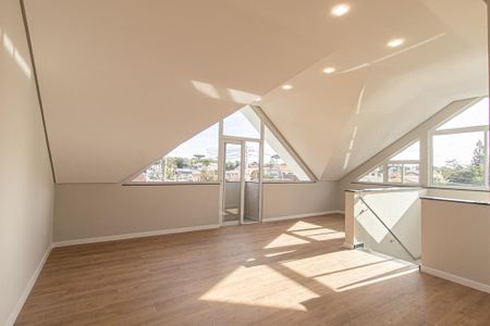 Casa para alugar com 230m², 3 quartos e 5 vagas Casa para alugar com 230m², 3 quartos e 5 vagasÁtico