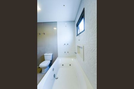 Casa à venda com 520m², 5 quartos e 4 vagas Casa à venda com 520m², 5 quartos e 4 vagasBanheiro da Suíte 5