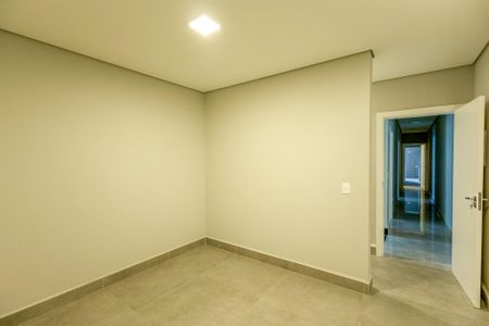 Casa à venda com 520m², 5 quartos e 4 vagas Casa à venda com 520m², 5 quartos e 4 vagasQuarto Suíte 4