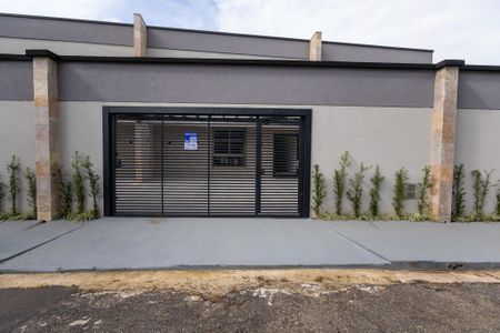 Casa à venda com 520m², 5 quartos e 4 vagas Casa à venda com 520m², 5 quartos e 4 vagasFachada