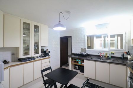 Apartamento à venda com 124m², 3 quartos e 2 vagasCozinha