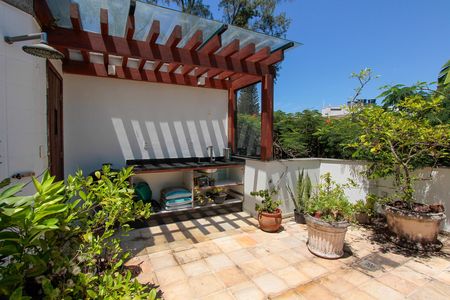 Apartamento à venda com 296m², 4 quartos e 3 vagas Apartamento à venda com 296m², 4 quartos e 3 vagasTerraço