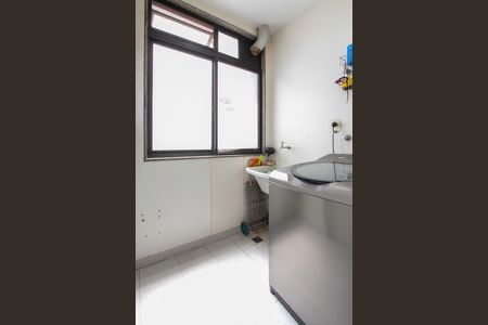 Apartamento à venda com 296m², 4 quartos e 3 vagas Apartamento à venda com 296m², 4 quartos e 3 vagasÁrea de Serviço