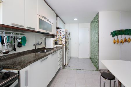 Apartamento à venda com 296m², 4 quartos e 3 vagas Apartamento à venda com 296m², 4 quartos e 3 vagasCozinha