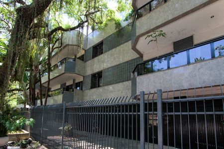 Apartamento à venda com 296m², 4 quartos e 3 vagas Apartamento à venda com 296m², 4 quartos e 3 vagasFachada