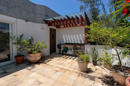 Apartamento à venda com 296m², 4 quartos e 3 vagas Apartamento à venda com 296m², 4 quartos e 3 vagasTerraço
