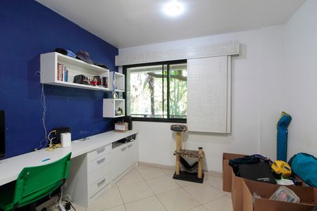 Apartamento à venda com 296m², 4 quartos e 3 vagas Apartamento à venda com 296m², 4 quartos e 3 vagasQuarto 2