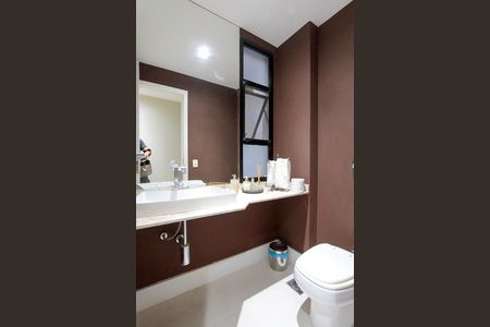 Apartamento à venda com 296m², 4 quartos e 3 vagas Apartamento à venda com 296m², 4 quartos e 3 vagasBanheiro da Suíte 1