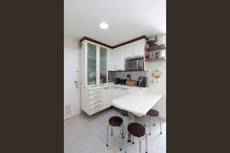 Apartamento à venda com 296m², 4 quartos e 3 vagas Apartamento à venda com 296m², 4 quartos e 3 vagasCozinha