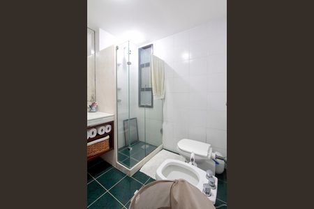 Apartamento à venda com 296m², 4 quartos e 3 vagas Apartamento à venda com 296m², 4 quartos e 3 vagasBanheiro da Suíte 1