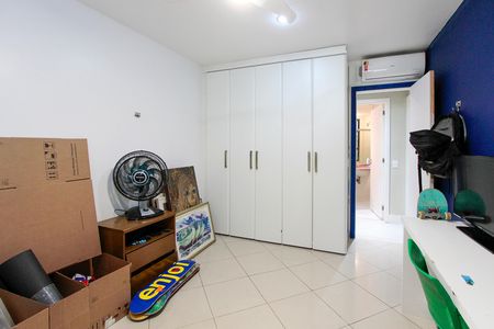 Apartamento à venda com 296m², 4 quartos e 3 vagas Apartamento à venda com 296m², 4 quartos e 3 vagasQuarto 2