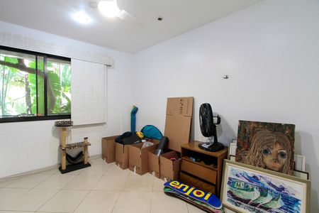 Apartamento à venda com 296m², 4 quartos e 3 vagas Apartamento à venda com 296m², 4 quartos e 3 vagasQuarto 2