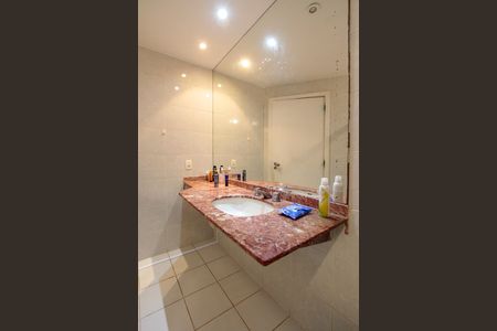 Apartamento à venda com 296m², 4 quartos e 3 vagas Apartamento à venda com 296m², 4 quartos e 3 vagasBanheiro Social
