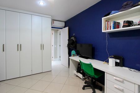 Apartamento à venda com 296m², 4 quartos e 3 vagas Apartamento à venda com 296m², 4 quartos e 3 vagasQuarto 2