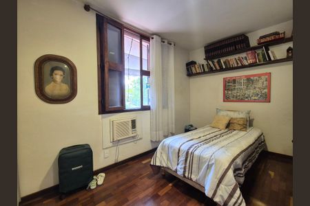 Casa à venda com 453m², 4 quartos e 3 vagasQuarto