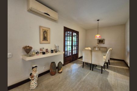 Casa à venda com 453m², 4 quartos e 3 vagasSala 2