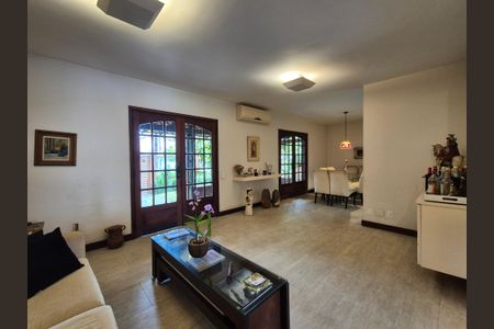 Casa à venda com 453m², 4 quartos e 3 vagasSala 2