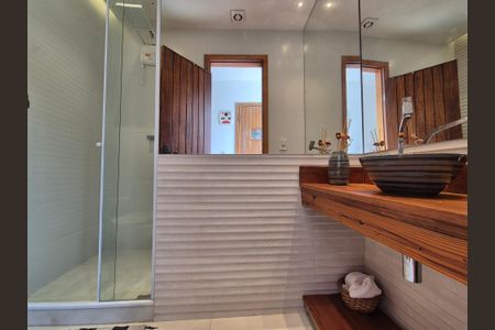 Casa à venda com 453m², 4 quartos e 3 vagasBanheiro 2