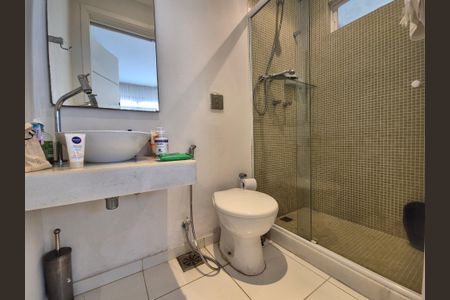 Casa à venda com 453m², 4 quartos e 3 vagasBanheiro da Suíte 1