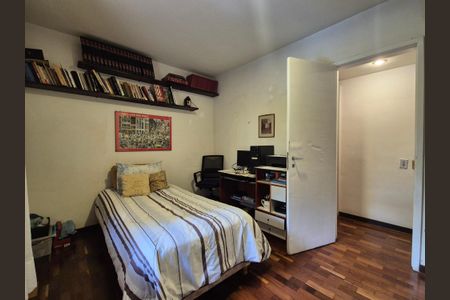 Casa à venda com 453m², 4 quartos e 3 vagasQuarto 