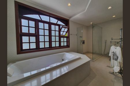 Casa à venda com 453m², 4 quartos e 3 vagasBanheiro da Suíte 3