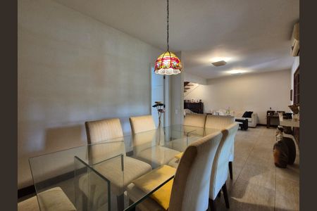 Casa à venda com 453m², 4 quartos e 3 vagasSala 2