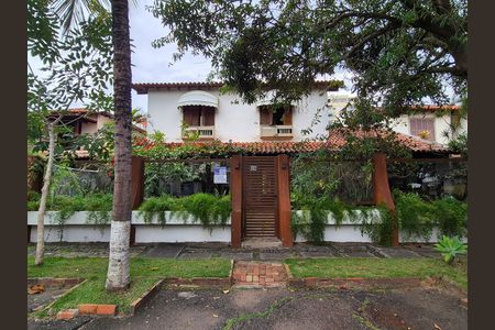 Fachada de casa à venda com 4 quartos, 453m² em Barra da Tijuca, Rio de Janeiro
