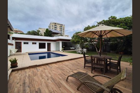 Casa à venda com 453m², 4 quartos e 3 vagasÁrea externa