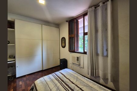 Casa à venda com 453m², 4 quartos e 3 vagasQuarto 