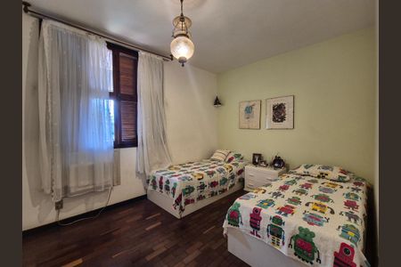 Casa à venda com 453m², 4 quartos e 3 vagasSuite 2