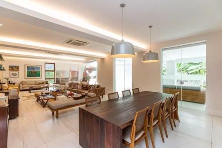 Casa à venda com 5 quartos, 631m² em Barra da Tijuca, Rio de Janeiro