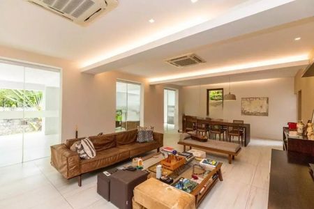 Casa à venda com 5 quartos, 631m² em Barra da Tijuca, Rio de Janeiro