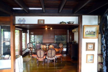 Casa à venda com 302m², 3 quartos e 1 vaga Casa à venda com 302m², 3 quartos e 1 vagaSala