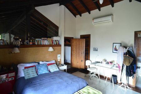 Casa à venda com 302m², 3 quartos e 1 vaga Casa à venda com 302m², 3 quartos e 1 vagaSuíte