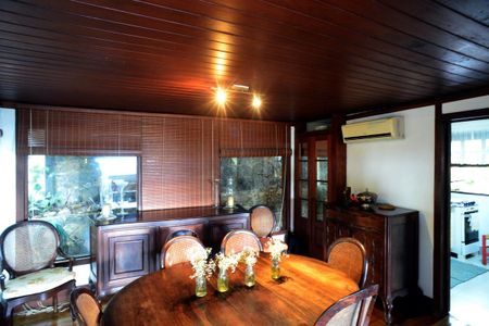 Casa à venda com 302m², 3 quartos e 1 vaga Casa à venda com 302m², 3 quartos e 1 vagaSala de Jantar