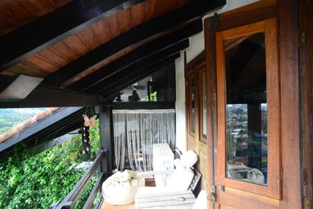 Casa à venda com 302m², 3 quartos e 1 vaga Casa à venda com 302m², 3 quartos e 1 vagaVaranda da Suíte