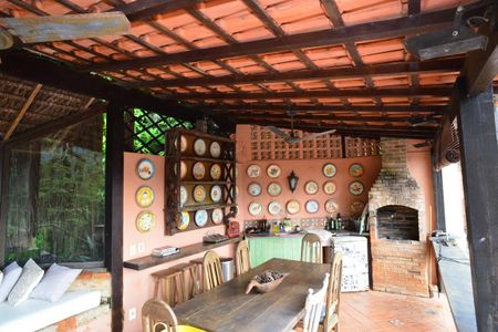 Casa à venda com 302m², 3 quartos e 1 vaga Casa à venda com 302m², 3 quartos e 1 vagaÁrea comum - Churrasqueira