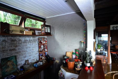 Casa à venda com 302m², 3 quartos e 1 vaga Casa à venda com 302m², 3 quartos e 1 vagaSala