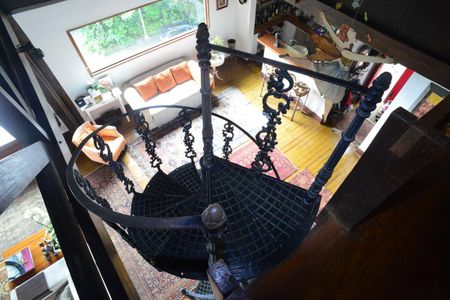 Casa à venda com 302m², 3 quartos e 1 vaga Casa à venda com 302m², 3 quartos e 1 vagaEscada