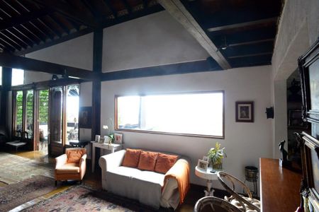 Casa à venda com 302m², 3 quartos e 1 vaga Casa à venda com 302m², 3 quartos e 1 vagaSala