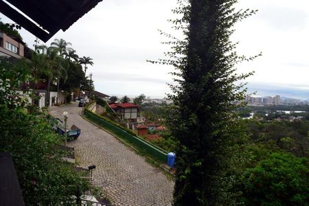 Casa à venda com 302m², 3 quartos e 1 vaga Casa à venda com 302m², 3 quartos e 1 vagaVista da Varanda