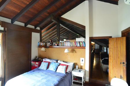 Casa à venda com 302m², 3 quartos e 1 vaga Casa à venda com 302m², 3 quartos e 1 vagaSuíte