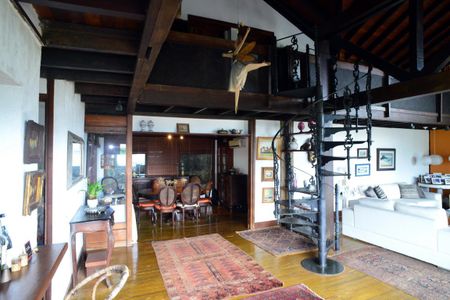 Casa à venda com 302m², 3 quartos e 1 vaga Casa à venda com 302m², 3 quartos e 1 vagaSala